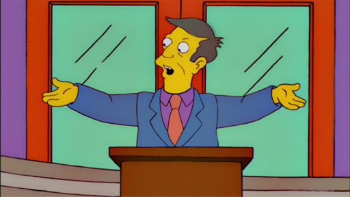 Le principal Skinner à une tribune d'inauguration devant son école.